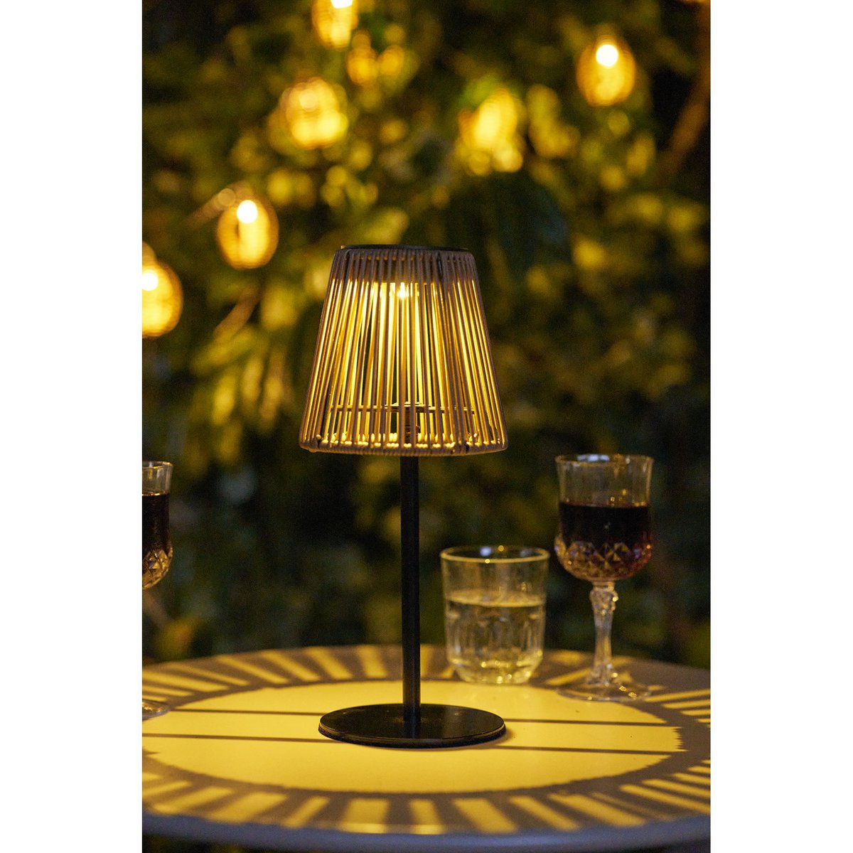 Lampe Salford éteinte, vue latérale