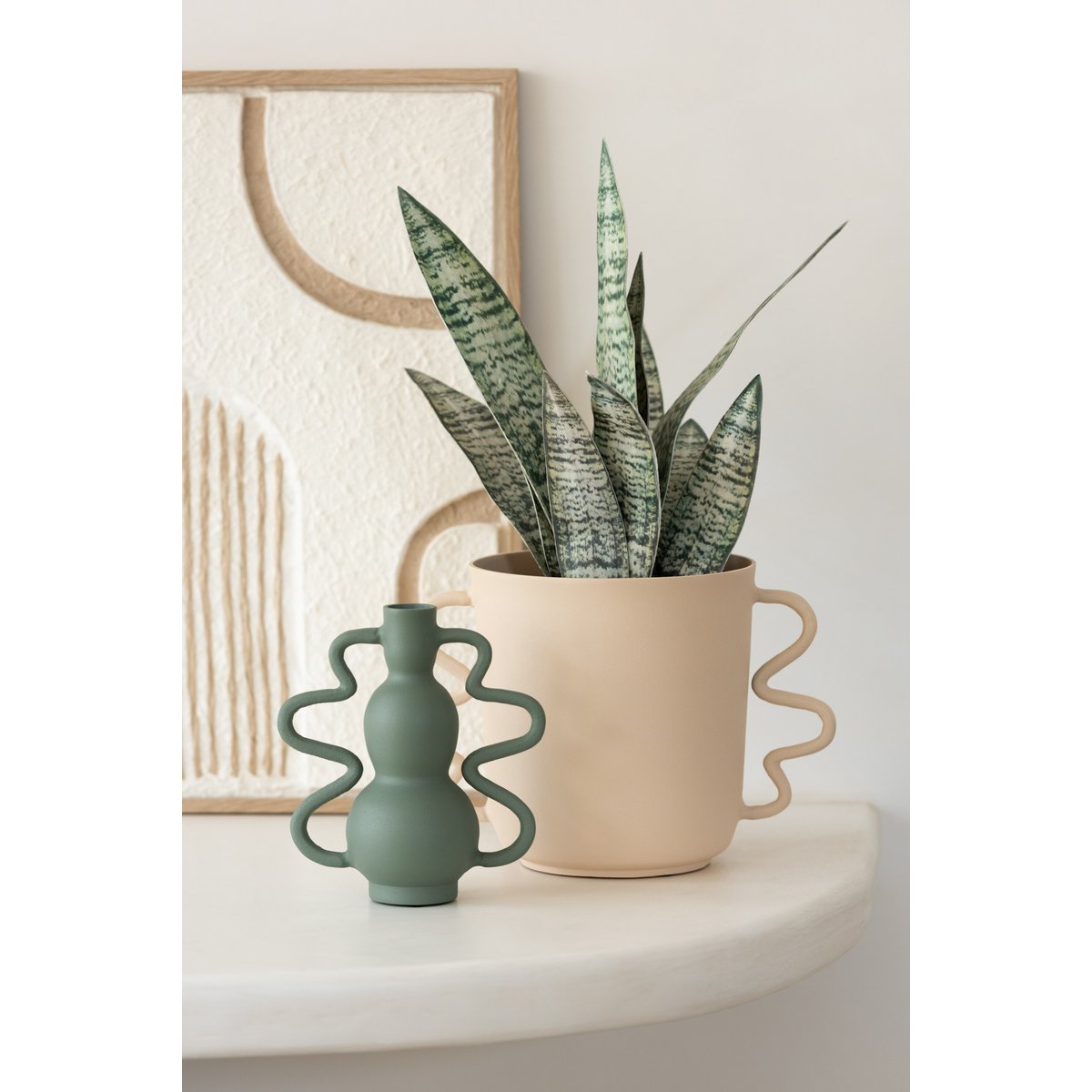 Vase Julien J-Line en aluminium beige, vue de face avec finition moderne