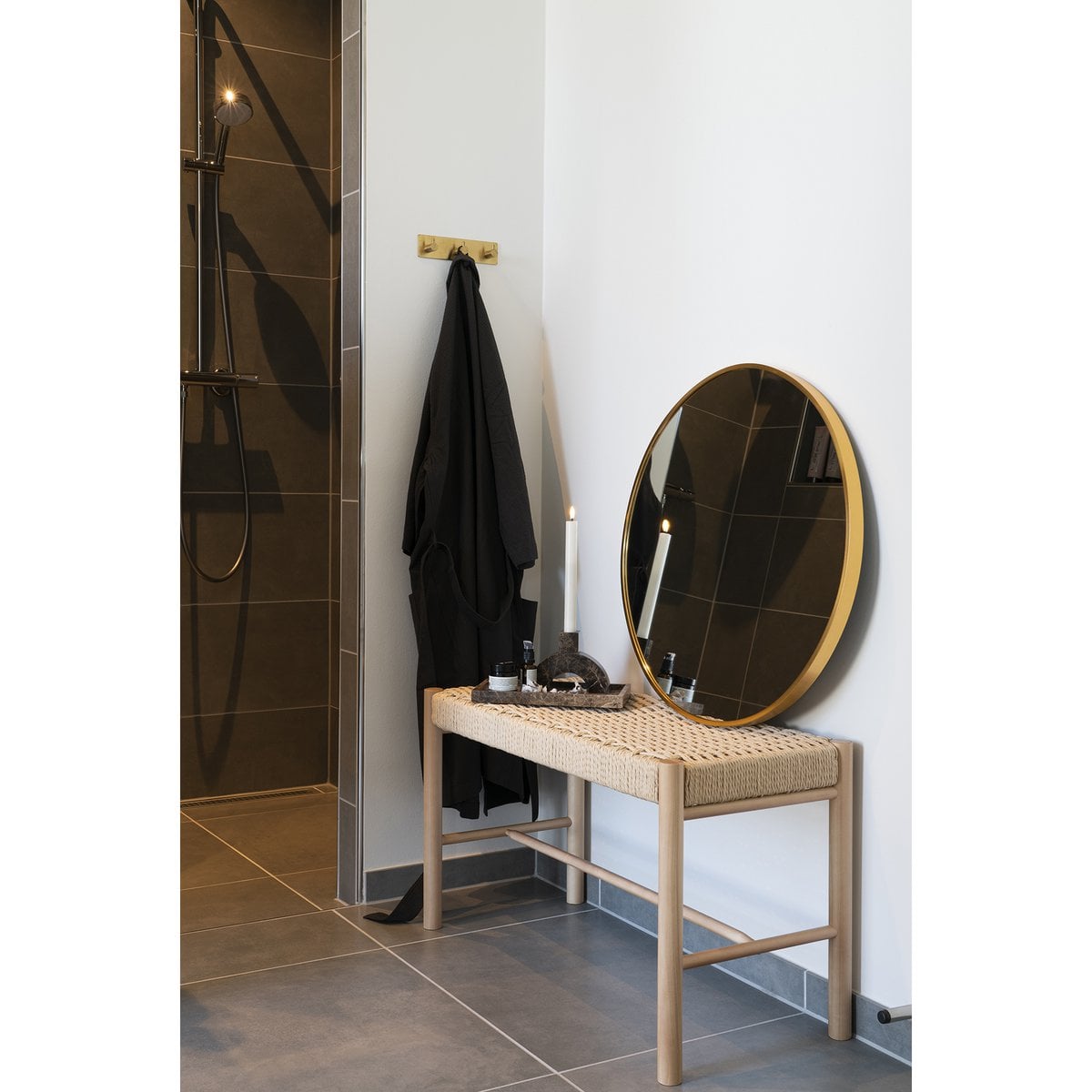 Miroir Madrid dans un intérieur moderne, ambiance chaleureuse