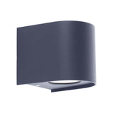 La lampe LED "Alecto" mesure 10,5 x 11,7 cm et mesure 10 cm de haut. Il se compose d'un plastique de haute qualité avec une surface légèrement structurée qui semble peinte. Timeless Black rend la lampe universellement utilisable.