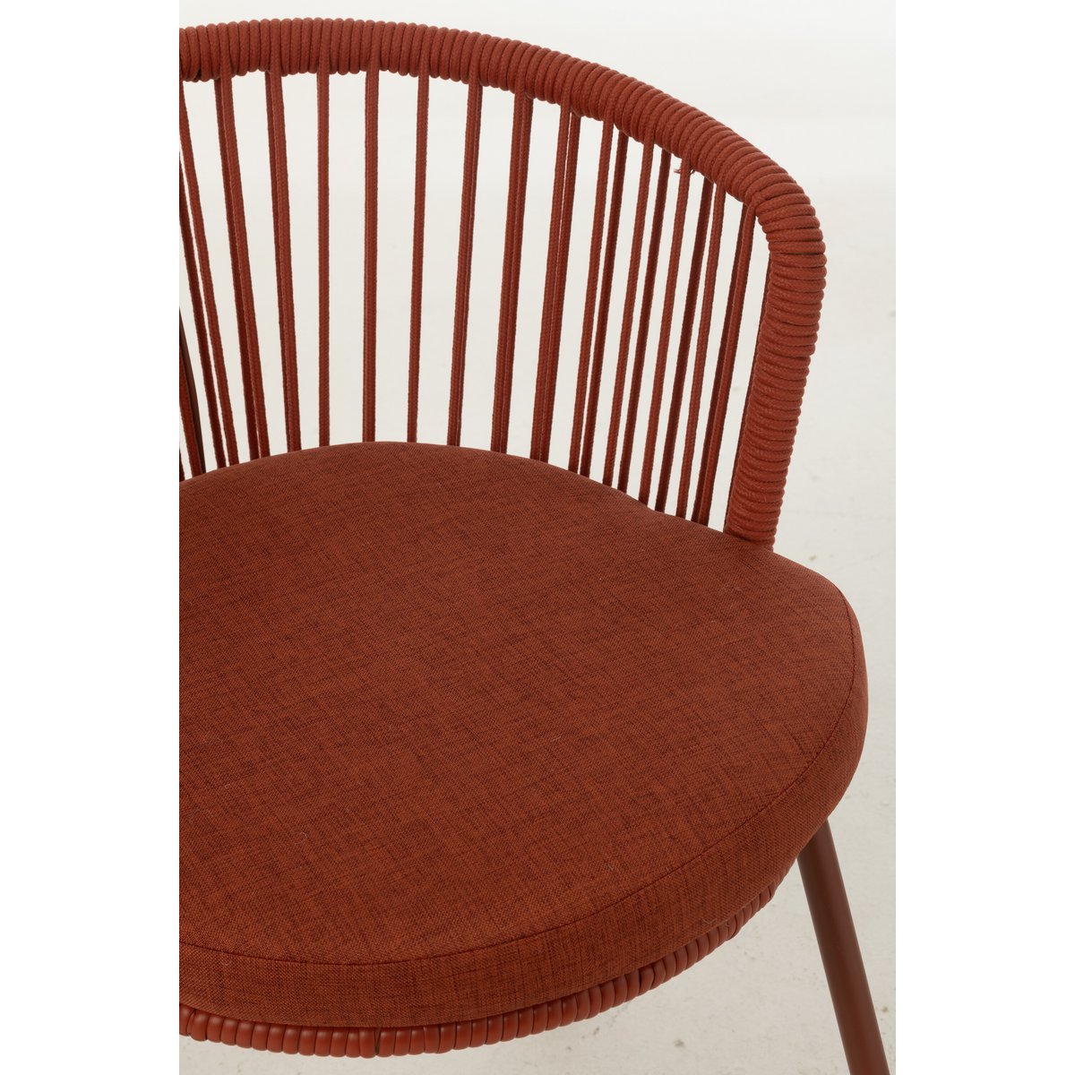Chaise Toa J-Line - mise en scène dans une cuisine