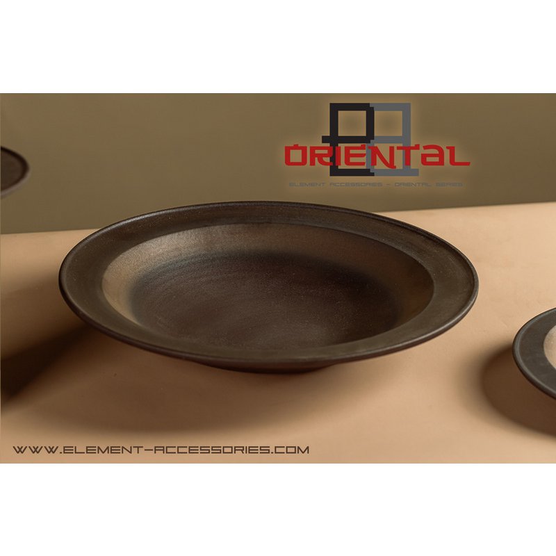 Bol East+West ULF04 sur une table élégante en bois