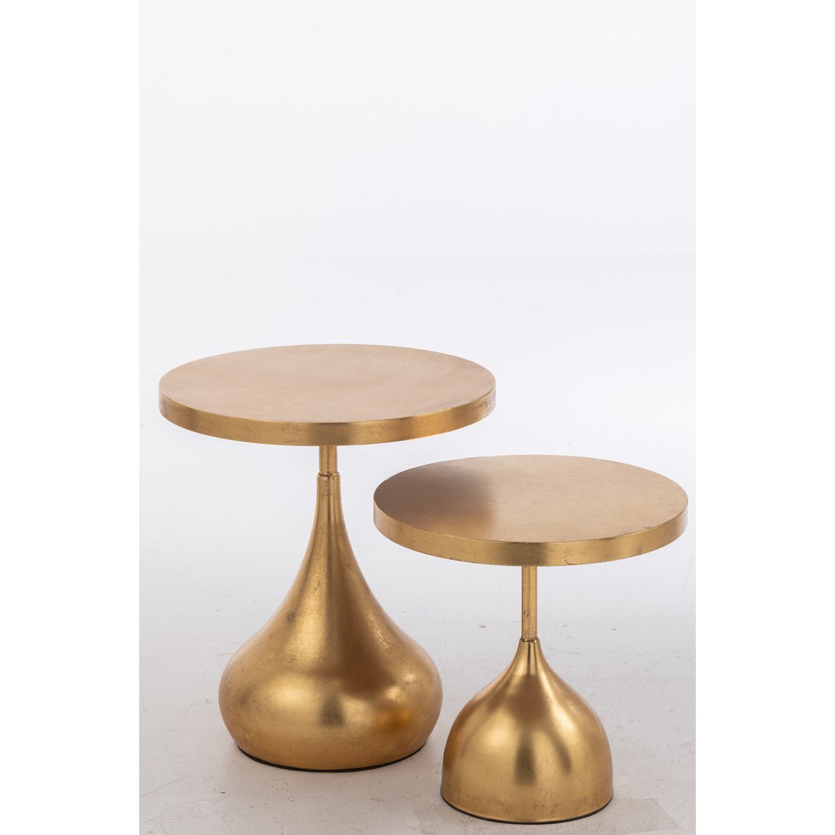 Table d'appoint J-Line Drop sur un fond neutre