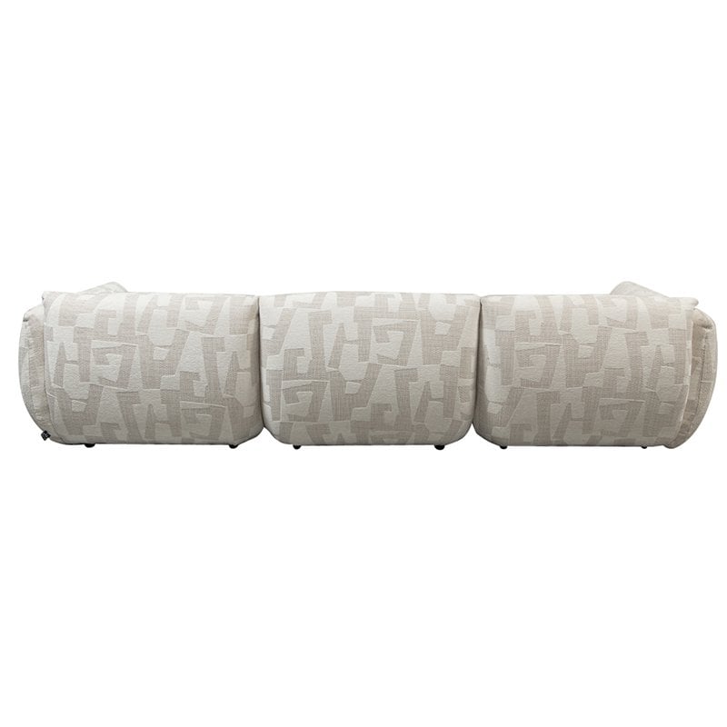 Détail du canapé Amsterdam, mettant en avant le tissu doux et les coussins moelleux.