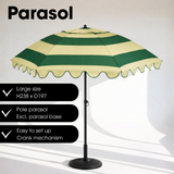 Parasol vert rayé de Mica Décorations, élégant et pratique pour le jardin