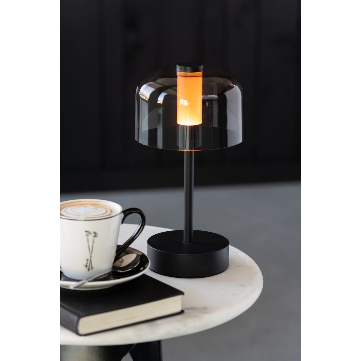 Vue d'ensemble de la lampe J-Line Woa dans un salon