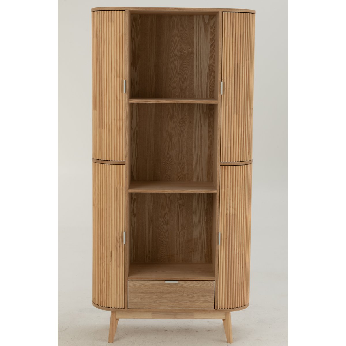 Détail du bois de pin de l'armoire J-Cas, finition naturelle