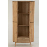Détail du bois de pin de l'armoire J-Cas, finition naturelle