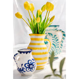 Jug Grenade J-Line en céramique multicolore, mise en scène sur une table