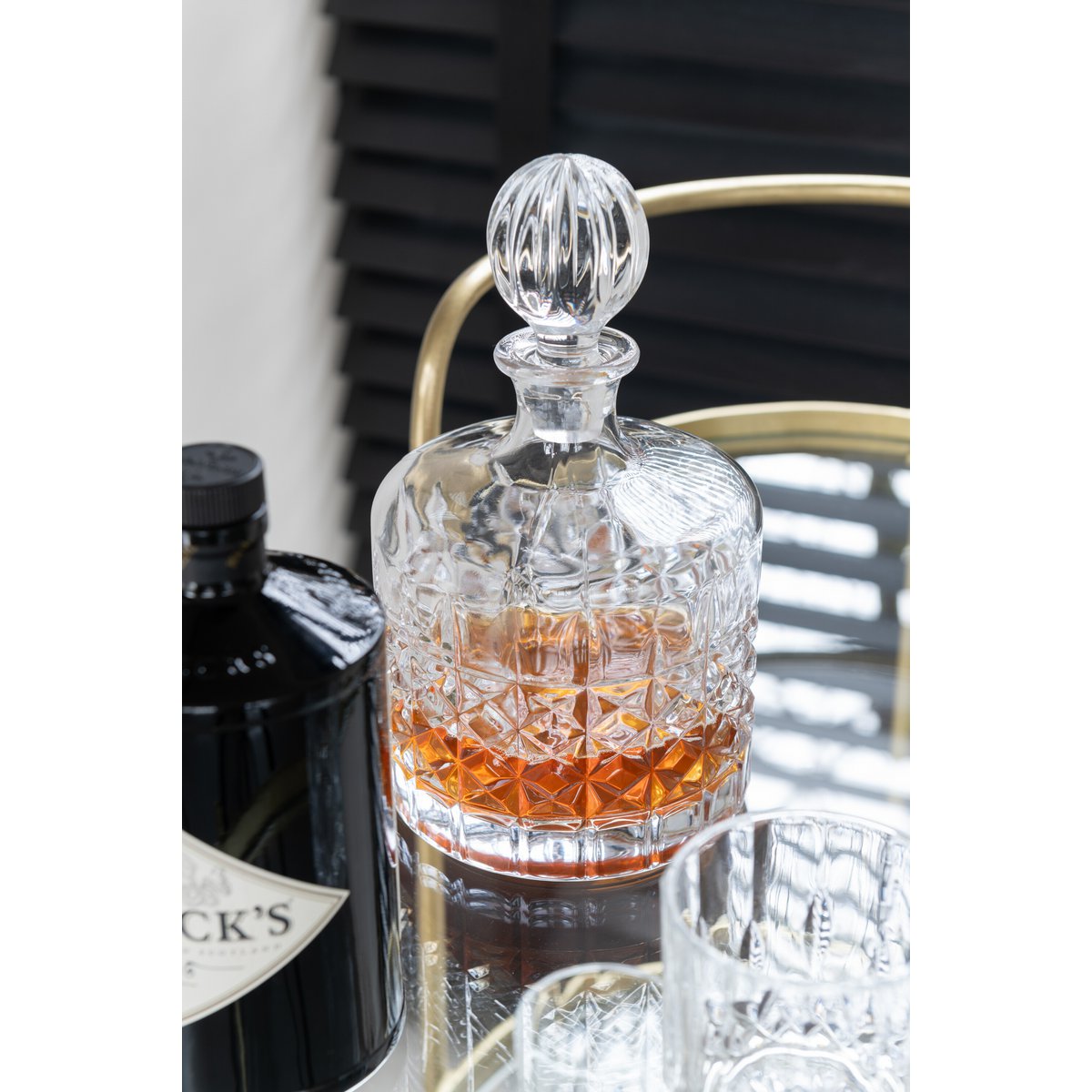 Détail de la carafe J-Line Lone, design raffiné en verre.