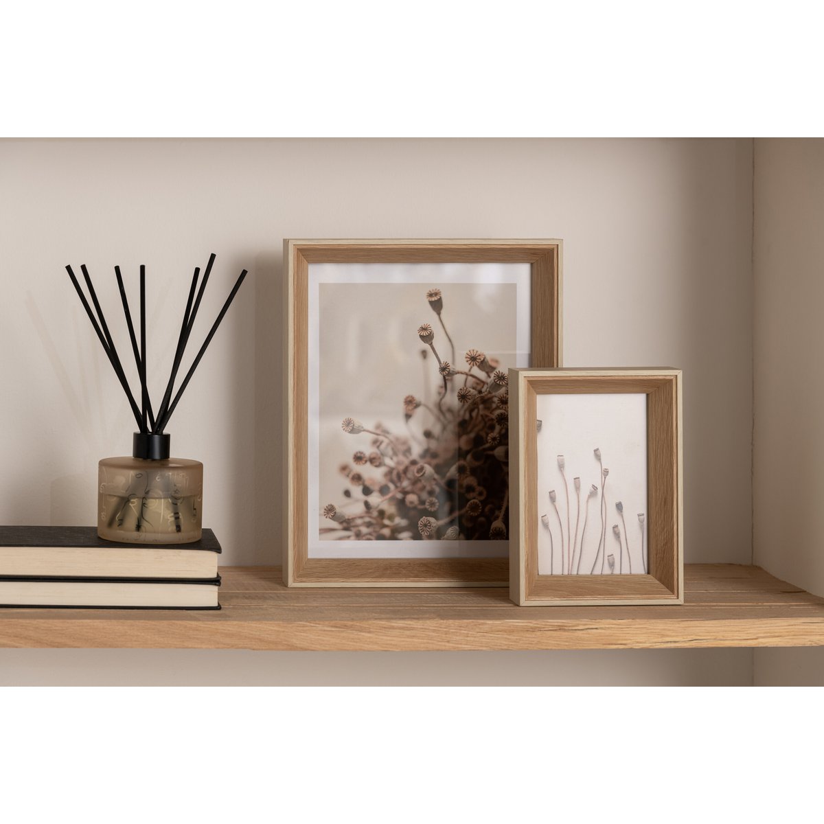 Cadre photo J-Line en bois crème, mise en situation
