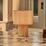 Lampe de table rechargeable en bois clair marron