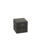 Détail de la bougie J-Line Noa, parfum bois de santal, ambiance chaleureuse.