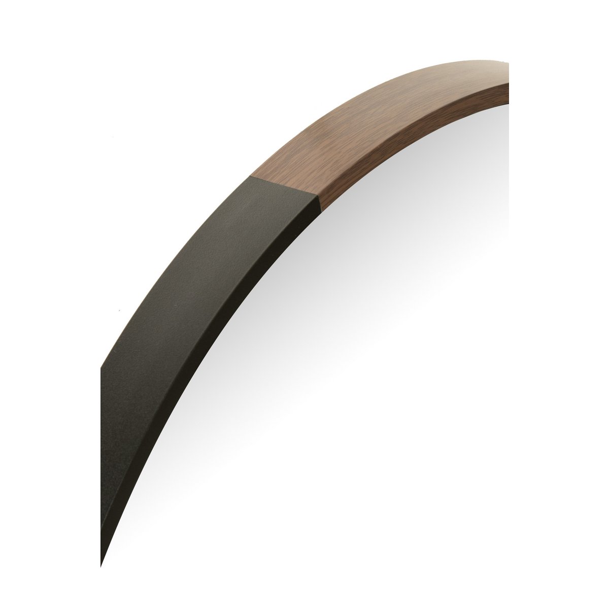 Détail du miroir J-Line, finition élégante en noir
