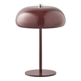 Lampe de table Margate en métal bordeaux sur fond blanc