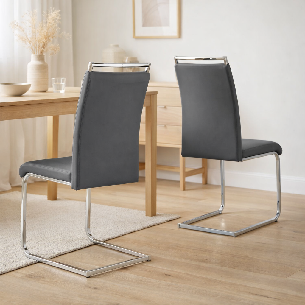Chaise cantilever, lot de 2 en situation