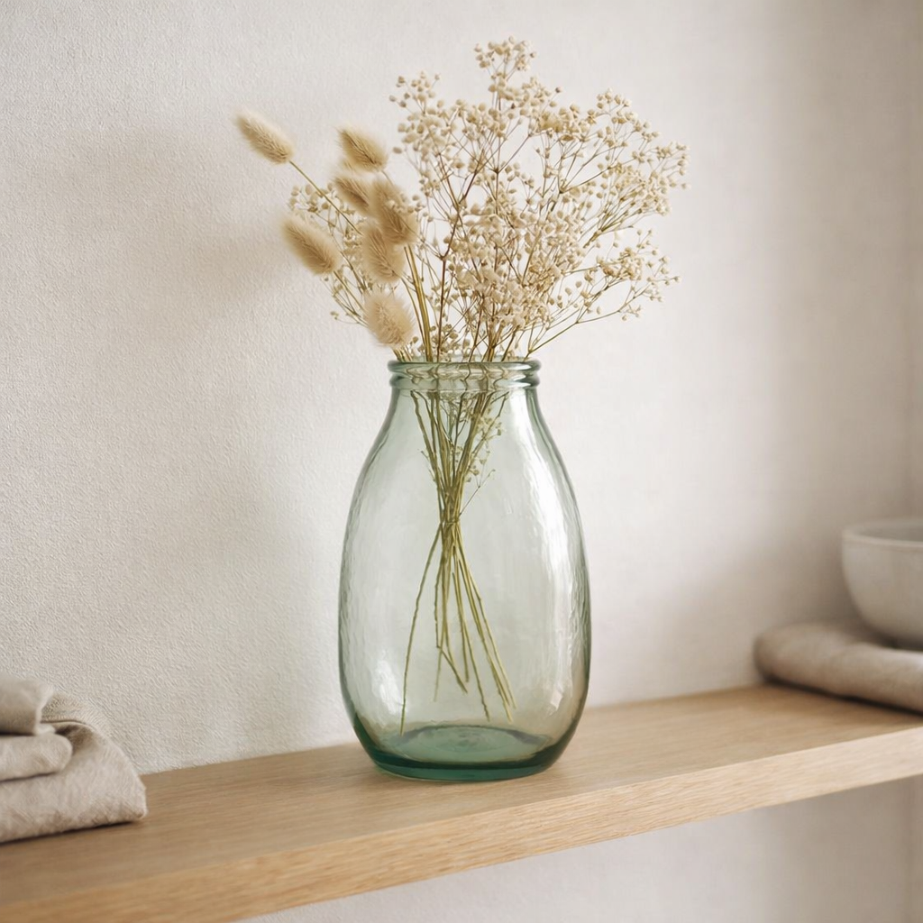 J -line Vase High - Glass - Transparent - 27 cm de haut en situation