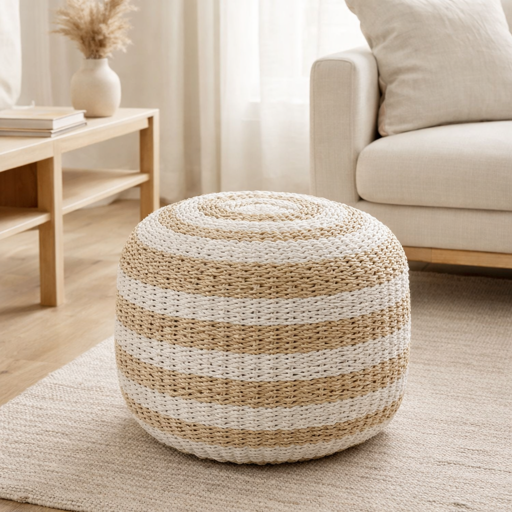 J-line Pouf Stripes rondes tissées en plastique blanc / naturel en situation