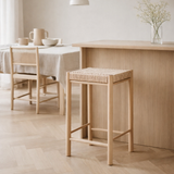 Abano Chaise de comptoir – Naturel, Bois de Peuplier/Corde de Papier, 42 x 42 x 66,5 cm en situation