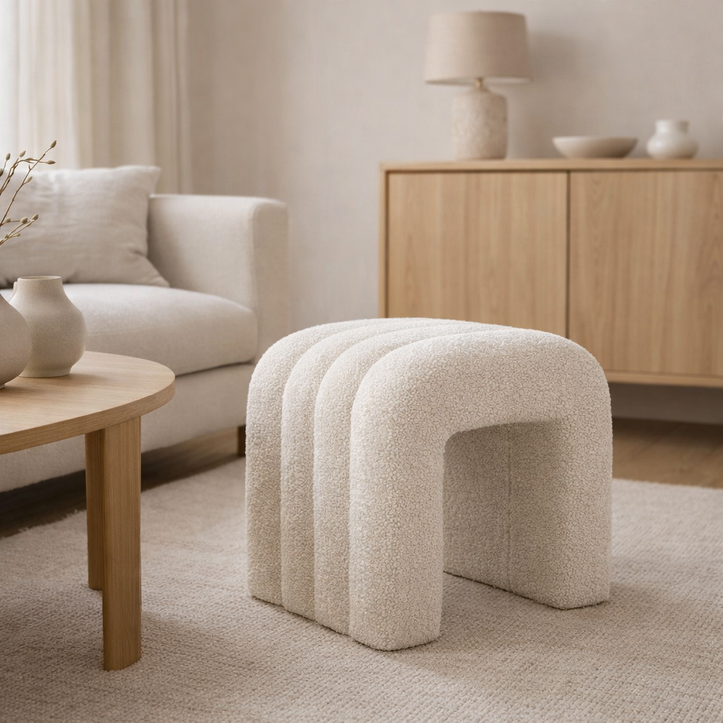 Pouf Colma - MDF, Pinède, Mousse, Polyester, Blanc - 41x36,5 cm en situation
