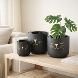 J -line Flowerpot Cat - Céramique - noir / or - Moyen - Ø 16 cm en situation