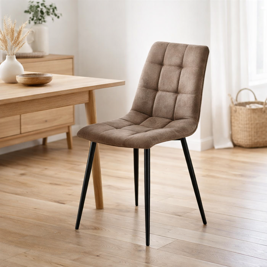 Chaise de salle à manger Middelfart – Marron, microfibre, pieds en métal noir – Lot de 2 en situation