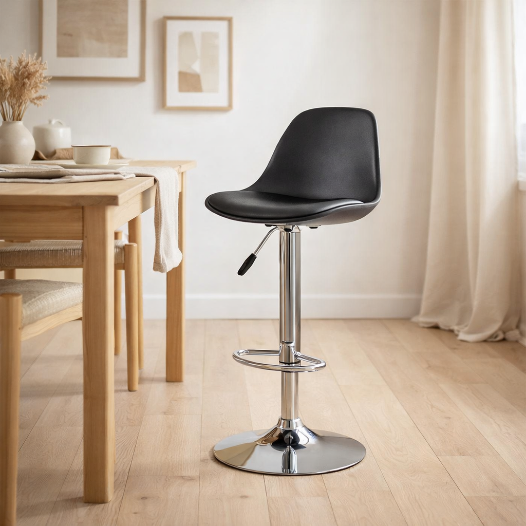 Chaise de Bar Trondheim - Noir, Cuir PU, Plastique moulé résistant, Bois d'hévéa, Pieds chromés, 41x39x82-104 cm - Lot de 2 en situation