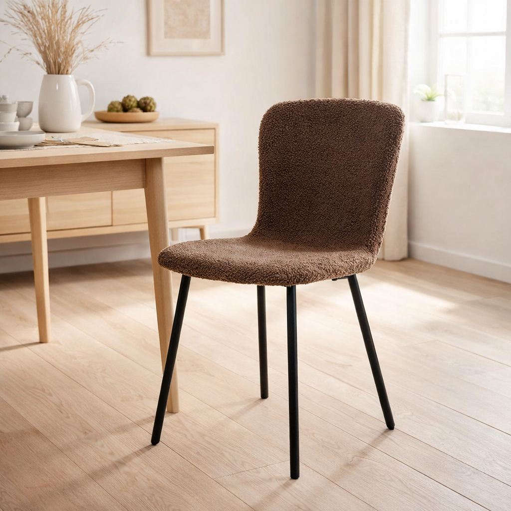 Chaise de salle à manger Halden – Marron foncé, 48 x 38 cm – Lot de 2 en situation