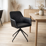 Chaise de salle à manger pivotante Harbo - Noir, cuir PU, pieds en métal noir en situation