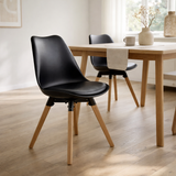 Chaise de salle à manger Bergen – Cuir PU, plastique moulé, bois d'hévéa, noir – Lot de 2 en situation