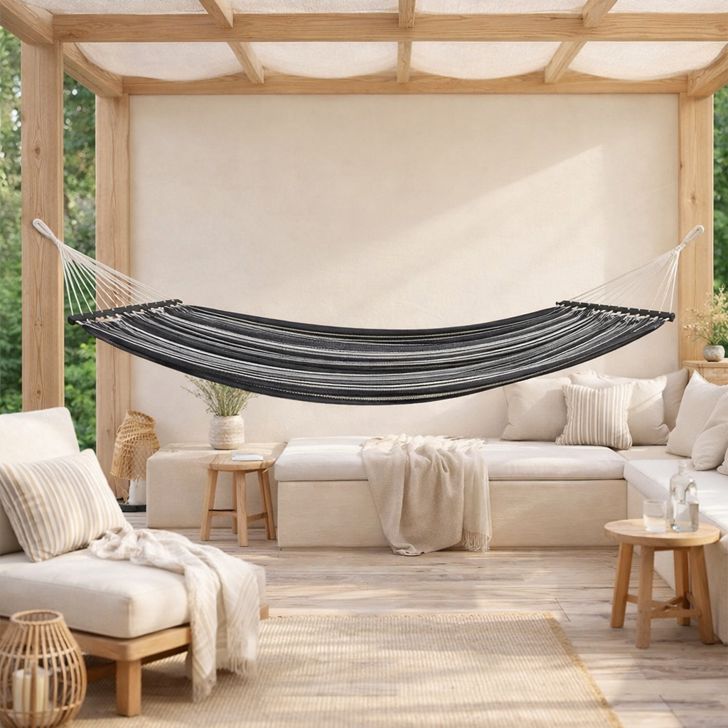 Lamia Hammock - Hamac, polyester/coton, mélèze, noir/gris/blanc en situation
