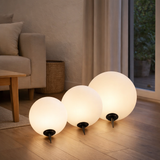 Lampe LED Lifton - Blanc, PP, Ø20/25/30 cm, Alimentation Solaire - Lot de 3 en situation