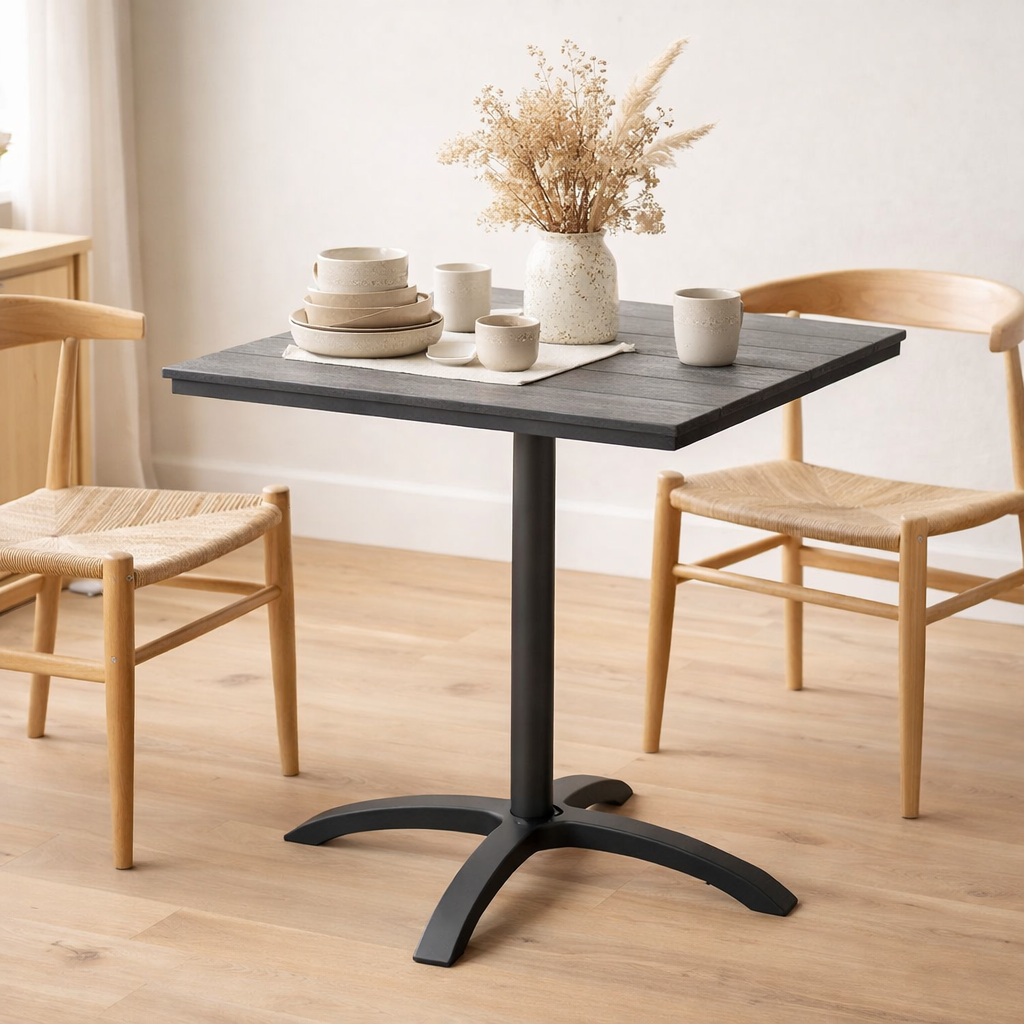 Table Bistro Chicago - Gris/Noir, Nonwood (PE)/Aluminium, 70x70x72 cm en situation