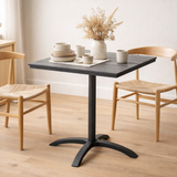 Table Bistro Chicago - Gris/Noir, Nonwood (PE)/Aluminium, 70x70x72 cm en situation