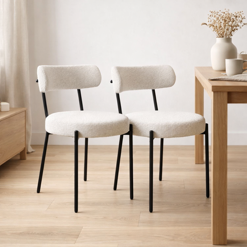 Chaise de Salle à Manger Badalona - Bouclé Blanc, Pieds Noirs - Lot de 2 en situation