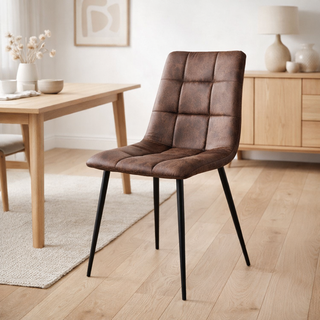 Chaise de salle à manger Middelfart – Marron, microfibre, pieds en métal noir – Lot de 2 en situation