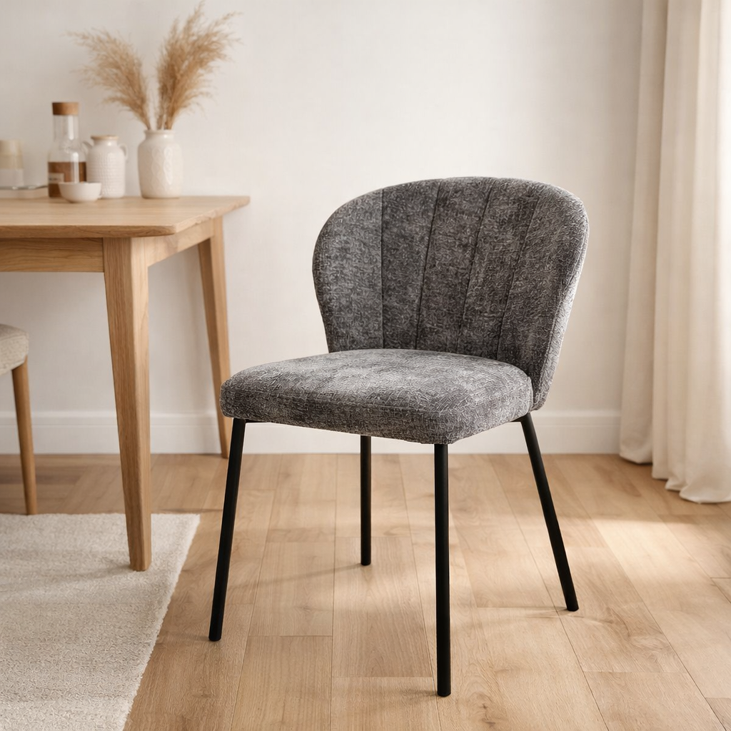 Chaise de salle à manger Roanne, gris, pieds noirs, HN1319 - Lot de 2 en situation