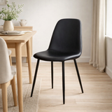 Chaise de salle à manger Stockholm – Noir, cuir PU, pieds en métal noir – Lot de 2 en situation