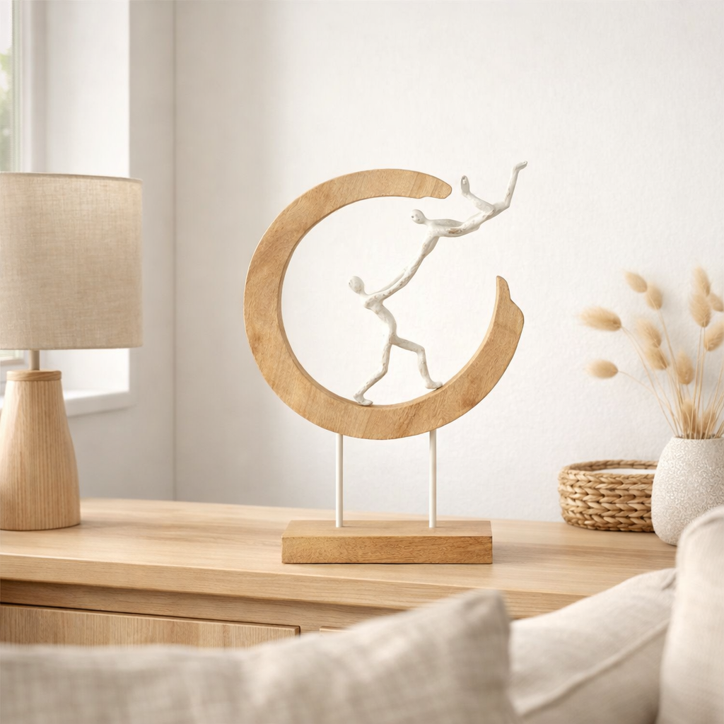 Figurine J-Line Pareja Demi-Lune - bois/aluminium - naturel/blanc en situation
