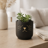 J -line Flowerpot Cat pour l'intérieur - Céramique - noir / or - S - Ø 14 cm en situation