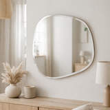 Miroir Bangalore - Miroir, forme organique, bord facetté, 60x70 cm en situation