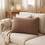 Coussin Tavira - Polyester, Coton, Bouclé Marron - 45x60 cm en situation