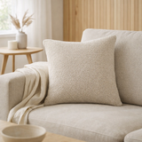 Savannah Cushion - Beige, bouclé, 100% Polyester, 45x45 cm en situation