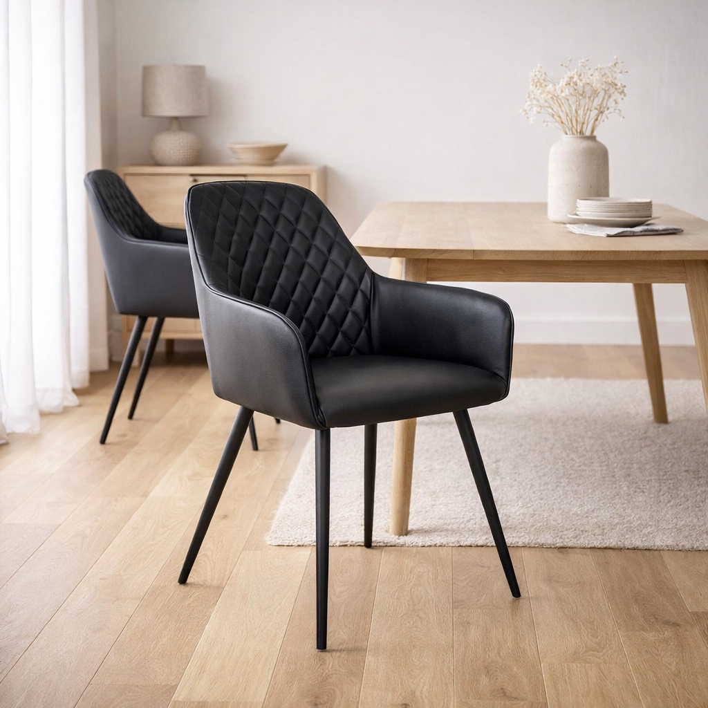 Chaise de salle à manger Harbo – PU, acier, noir – Lot de 2 en situation