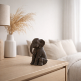 J-line décoration Elephant Sit - Polyresin - brun foncé en situation