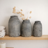 Vases de décoration Velas – Gris clair antique, Terre cuite – Lot de 3 en situation
