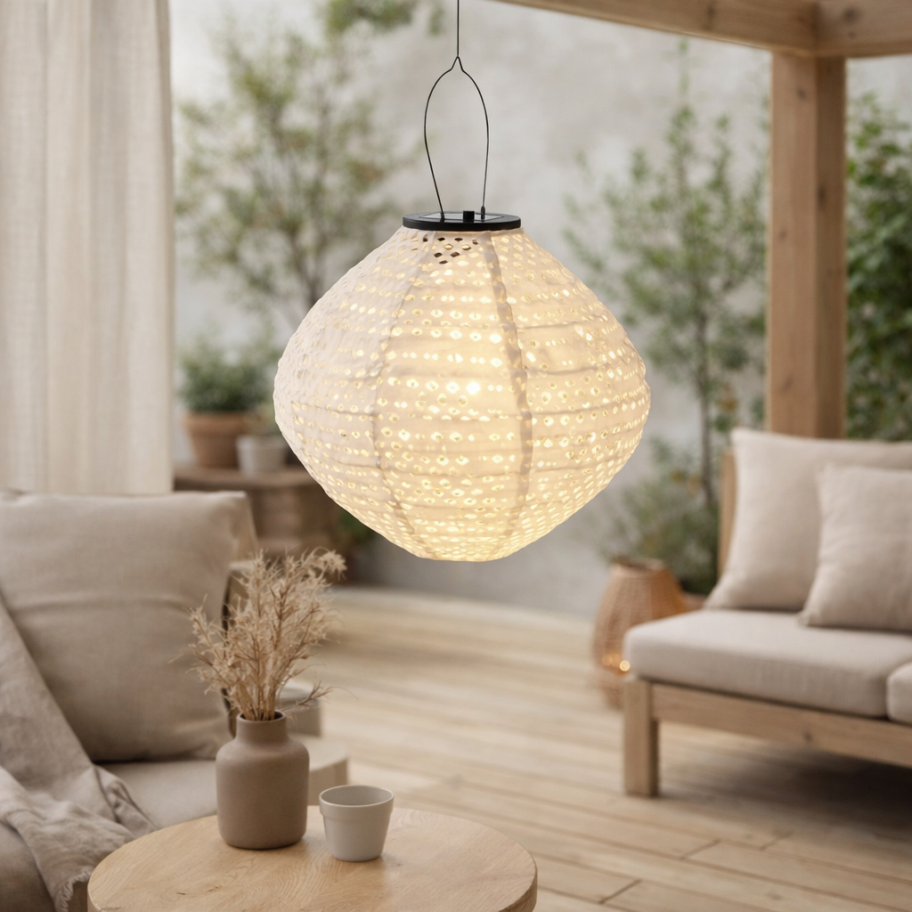 Lanterne LED de Harwood - Lanterne solaire blanche et rechargeable, 30x30x26,5 cm en situation