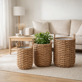 Hue Planter - Jardinière, jonc de mer, rond, naturel, lot de 3 en situation