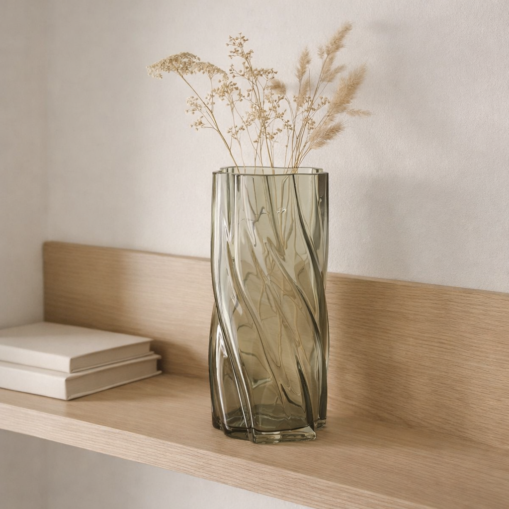 Vase - Vase, verre soufflé bouche, vert fumé, ø12,5x25 cm en situation
