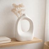 Vase - Blanc, Grès, 19x9x28,5 cm en situation